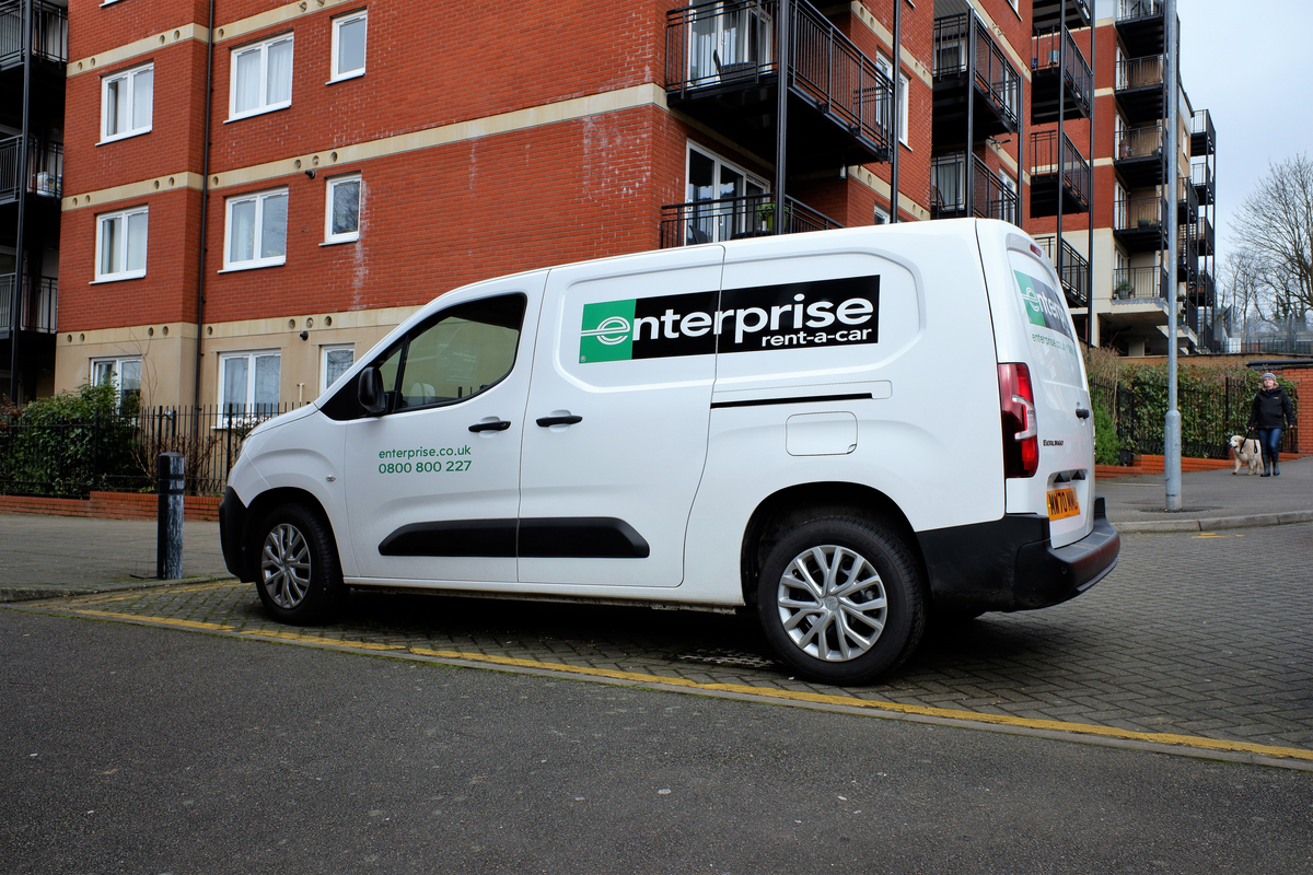 How to Choose the Right Van Rental for Your Business